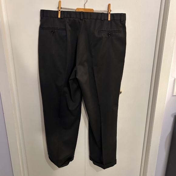 Men's Dress Pants - Exact a Dockers Brand Black, Cuffed, Pleated Size 40x30 - Picture 8 of 10
